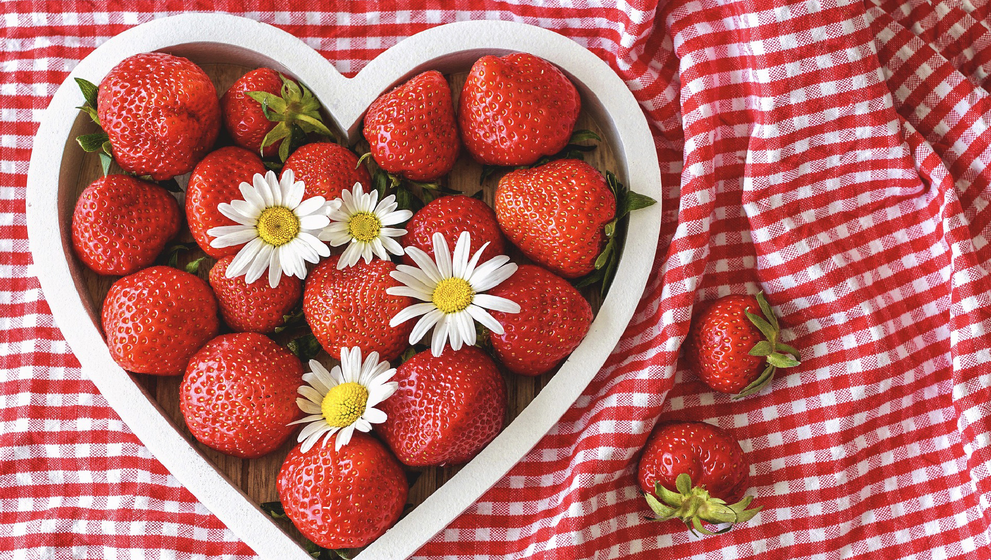 Frische Erdbeeren aus der Region Augsburg in der Bäckerei Niedermair aus Diedorf